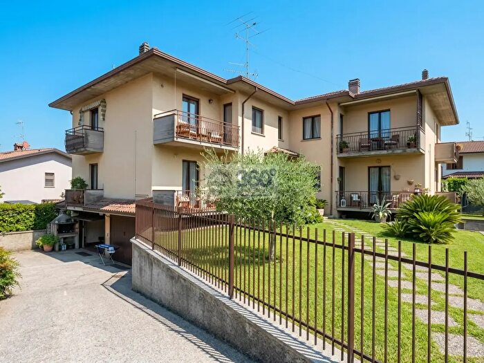 Appartamento quadrilocale in vendita in Via Crocefisso, Corte Franca
