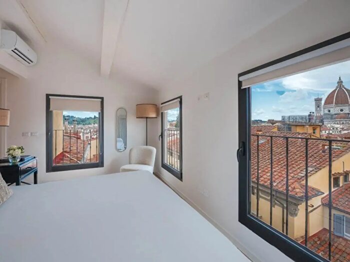 Appartamento con 6 locali in vendita in Firenze