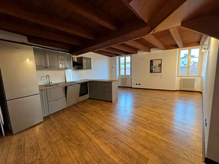 Appartamento trilocale in affitto in Como