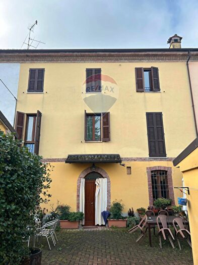 Casa con 7 locali in vendita in Canneto SullOglio
