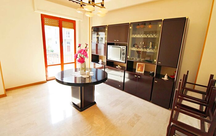 Casa con 6 locali in vendita in Monsampolo Del Tronto