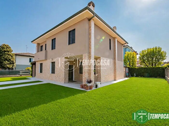 Casa con 6 locali in vendita in Via Giovanni Boccaccio, San Giuliano Milanese