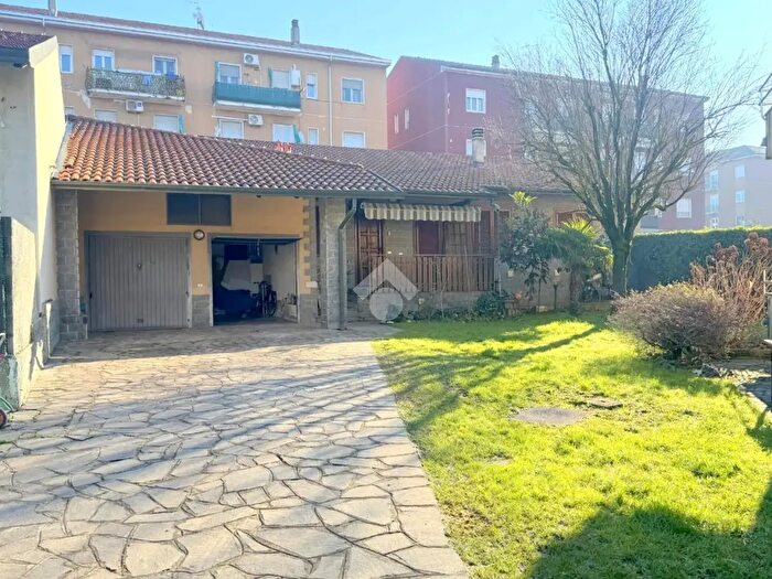 Casa bilocale in vendita in Via Mazzini, Cesate