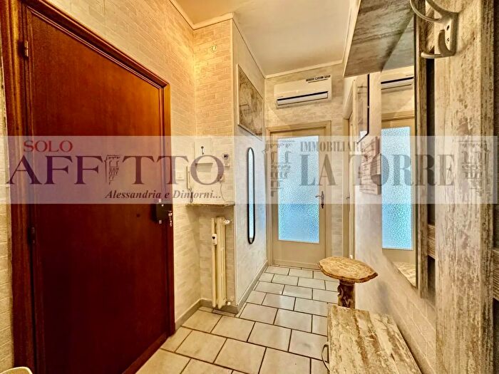 Appartamento trilocale in vendita in Via Genova, Alessandria