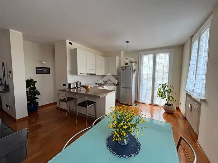 Appartamento trilocale in vendita in Via Ettore E Ugo Gennari, Parma