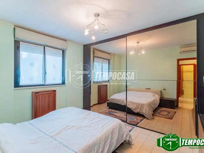 Appartamento trilocale in vendita in Via Privata Taggia, Milano