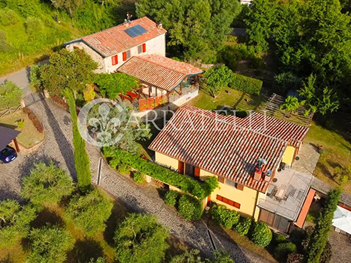 Casa con 13 locali in vendita in Strada Provinciale Pitigliano, Santa Fiora