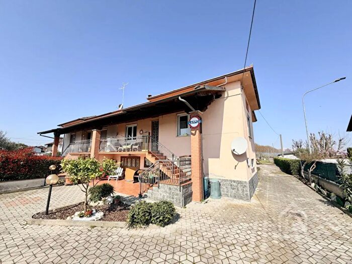 Casa quadrilocale in vendita in Via Molino, Lamporo