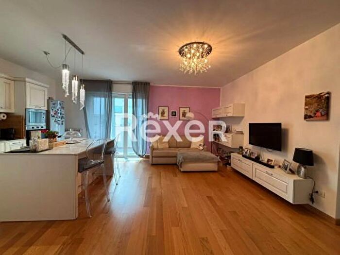 Appartamento trilocale in vendita in Via Privata Vistamare, Savona