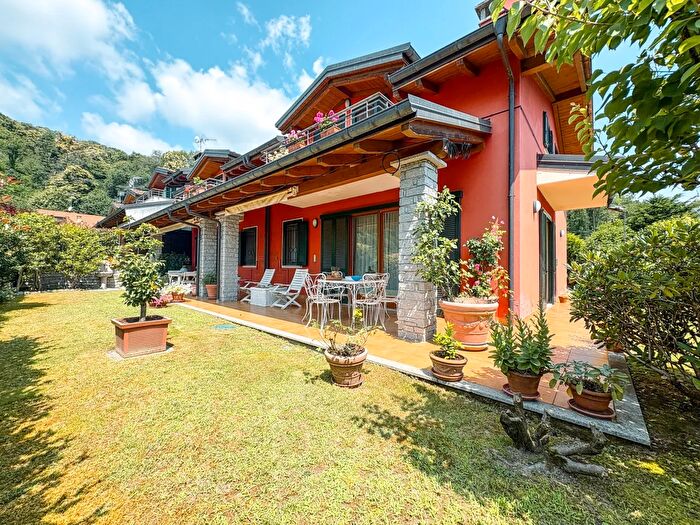 Casa con 5 locali in vendita in Via per Colazza, Meina