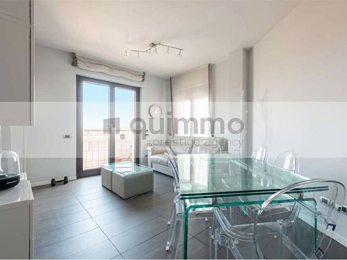 Appartamento trilocale in affitto in Via Cappellini, Centrale, Milano