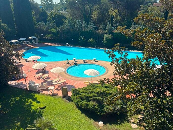 Appartamento con 5 locali in affitto in Via Fulvio Tomassucci, Mostacciano, Roma