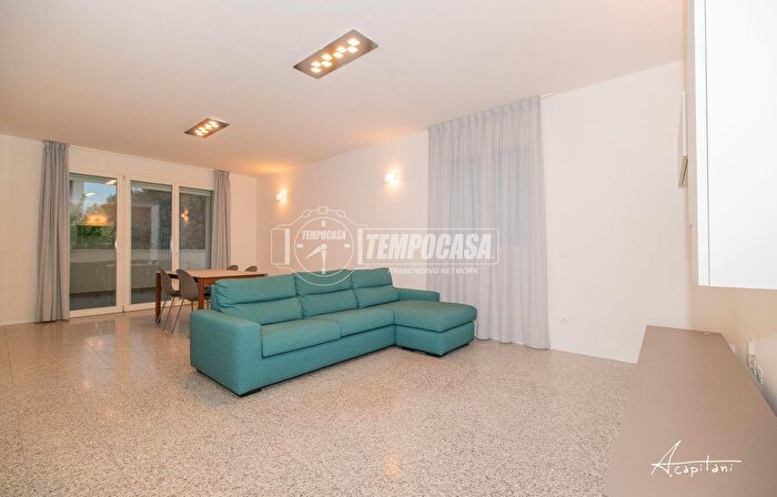 Appartamento quadrilocale in vendita in Via Siena, Modena