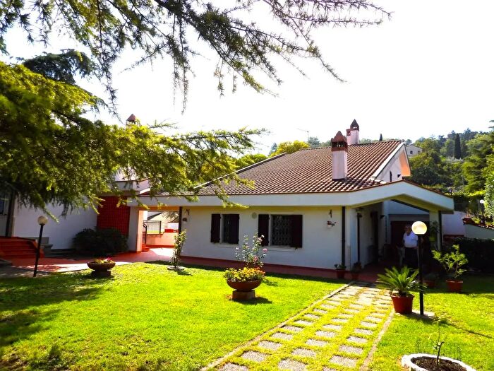Casa con 6 locali in vendita in Ippocrate, Terni