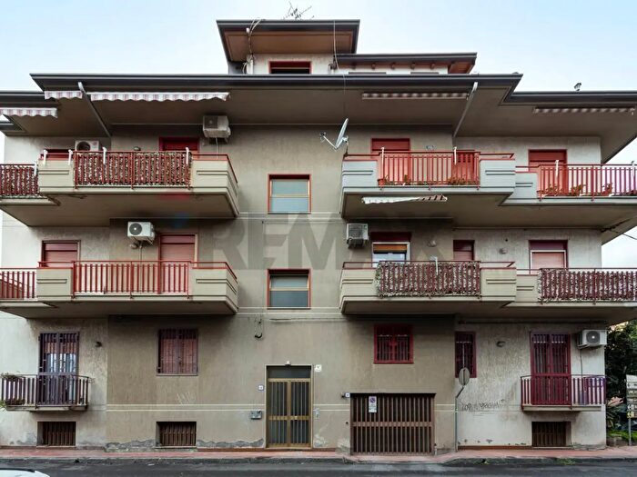 Appartamento quadrilocale in vendita in Circonvallazione Paolo Russo Basile, Aci Catena