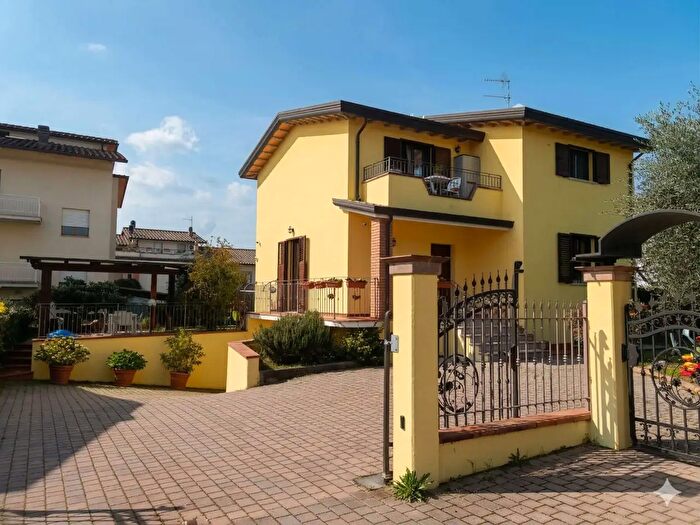 Casa con 6 locali in vendita in Via Collecroce, Perugia