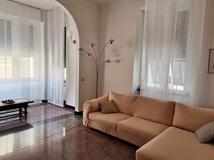 Appartamento con 5 locali in affitto in Savona