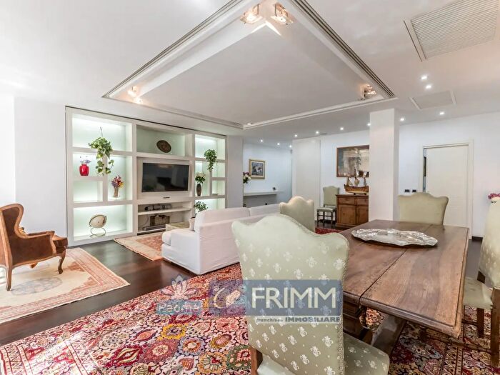 Appartamento con 5 locali in vendita in Via Ugo De Carolis, Roma