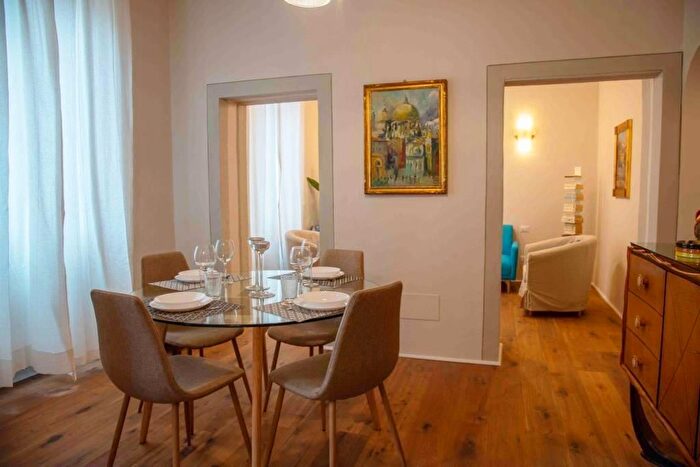 Appartamento con 5 locali in affitto in Firenze