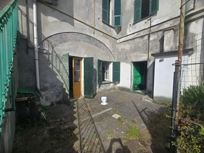 Appartamento bilocale in vendita in Via Fratelli di Coronata, Genova