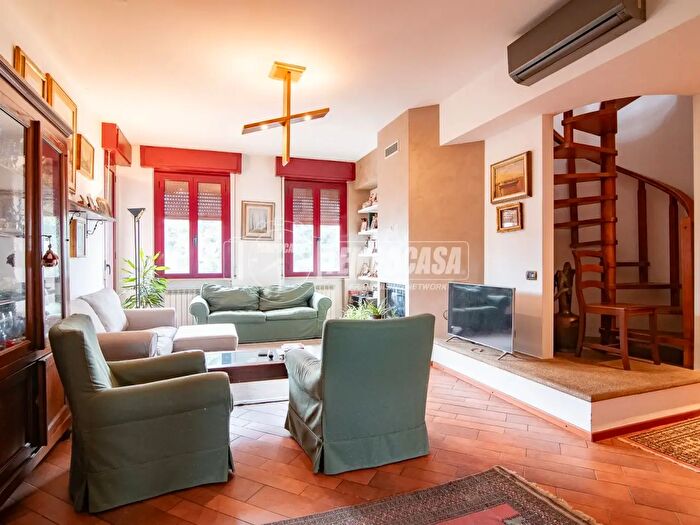 Appartamento quadrilocale in vendita in Via Milano, Cassano DAdda