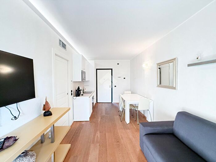 Appartamento trilocale in vendita in Via Prais, Padenghe Sul Garda