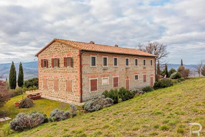Casa con 6 locali in vendita in Strada Provinciale di Chianciano, Pienza