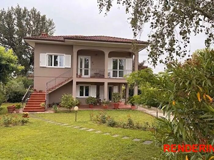 Casa con 8 locali in vendita in Via dei Maionchi, Capannori