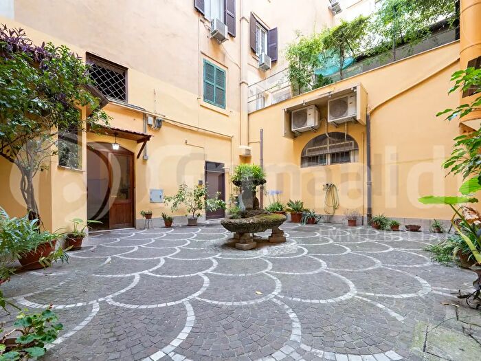 Appartamento trilocale in vendita in Via Germanico, Roma