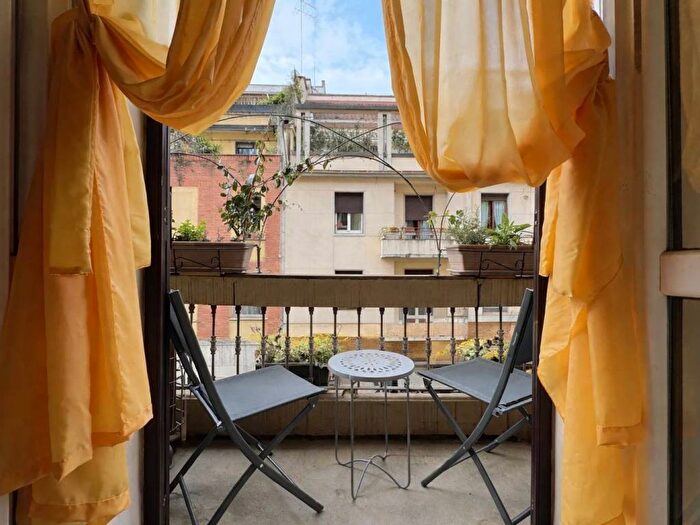 Appartamento monolocale in affitto in Via Felice Casati, Repubblica, Milano