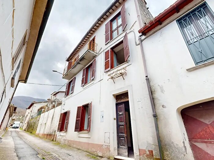 Appartamento trilocale in vendita in Via della Valle, Contigliano