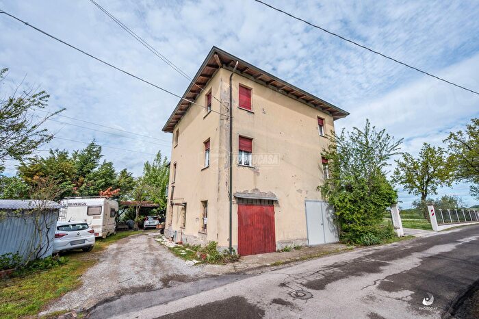 Appartamento con 5 locali in vendita in Castellarano