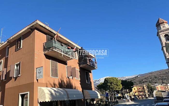 Appartamento trilocale in vendita in Contrada San Zeno, San Zeno Di Montagna