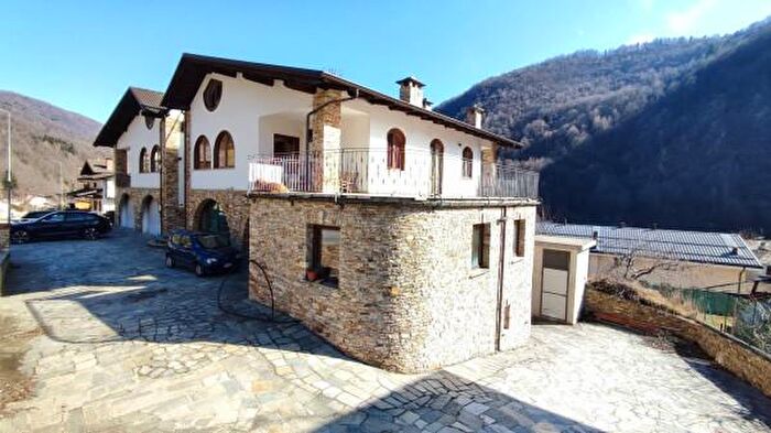 Casa con 6 locali in vendita in Via Courtil, Frassino