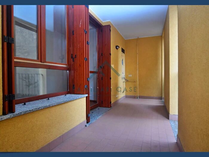 Appartamento quadrilocale in vendita in Vicolo Magnani, Gazzada Schianno