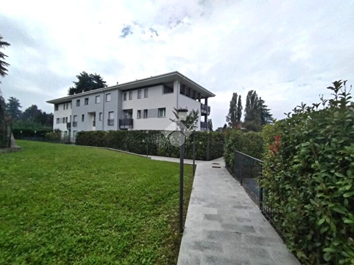 Appartamento trilocale in vendita in Via Statale, Merate