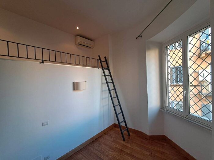 Appartamento con 6 locali in affitto in Via Crescenzio, Borgo, Roma