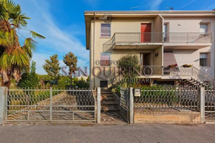 Casa quadrilocale in vendita in Via Caboto, Mirandola