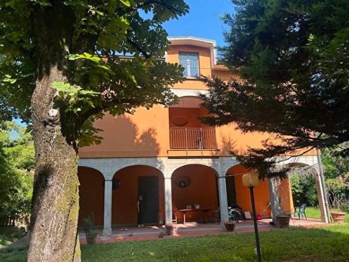 Casa con 6 locali in vendita in Faenza