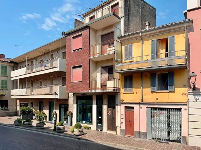 Casa trilocale in vendita in Via Emilia, Broni
