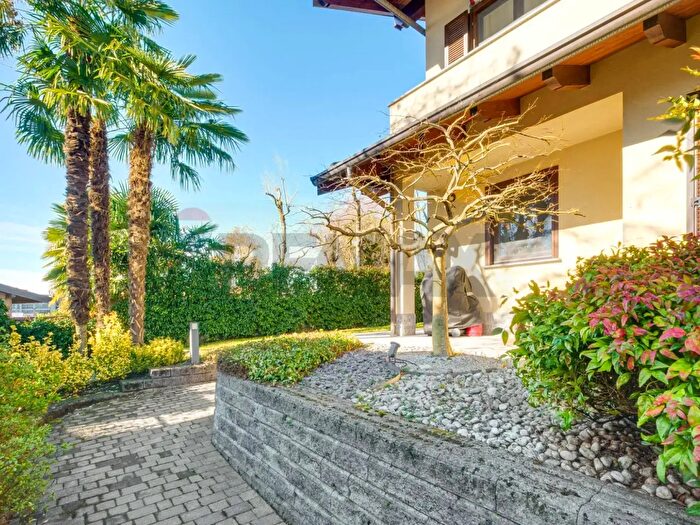 Casa con 5 locali in vendita in Via Perego d, Sumirago