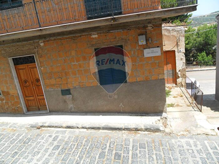 Casa con 5 locali in vendita in Via Don Minzoni, Pietraperzia