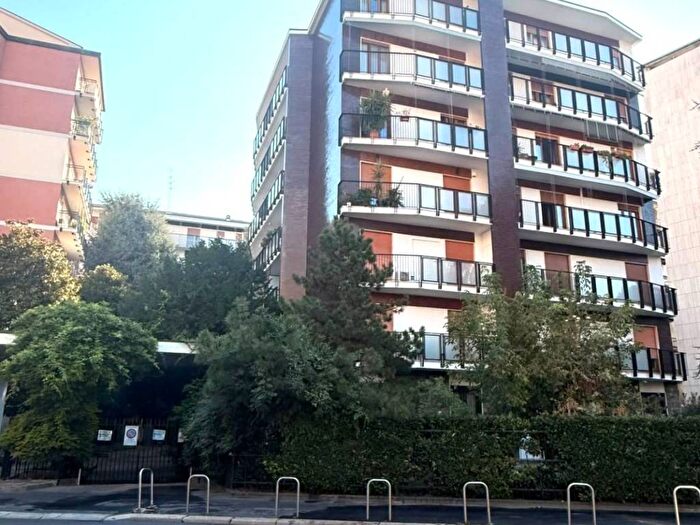 Appartamento monolocale in affitto in Via Lario, Zara, Milano