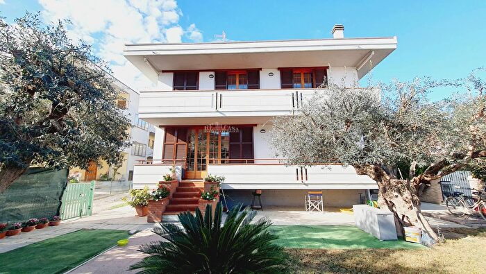 Casa con 5 locali in vendita in Tortoreto