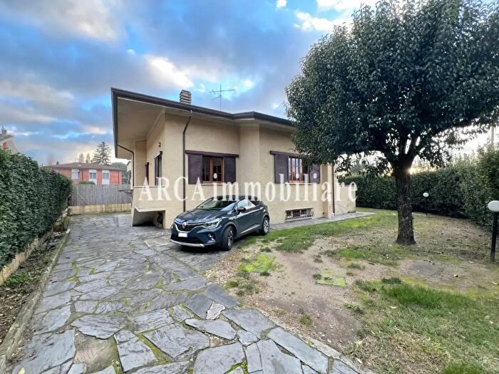 Casa con 7 locali in vendita in Pietrasanta