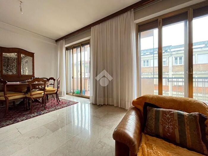 Appartamento con 6 locali in vendita in Via Lorenzetti, Arezzo