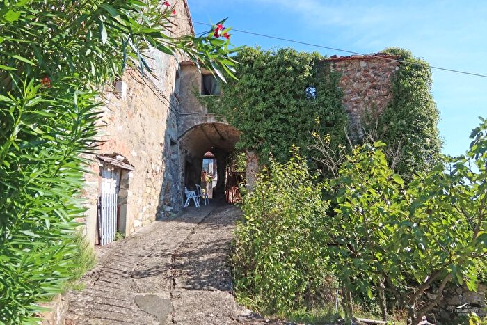 Casa con 6 locali in vendita in Aulla