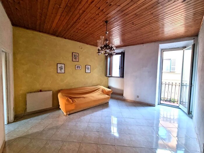 Appartamento trilocale in vendita in Via Filippo Nicolai, Caprarola