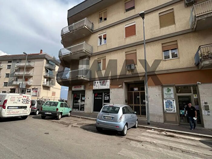 Appartamento con 6 locali in vendita in Via Filippo Paladini, Caltanissetta