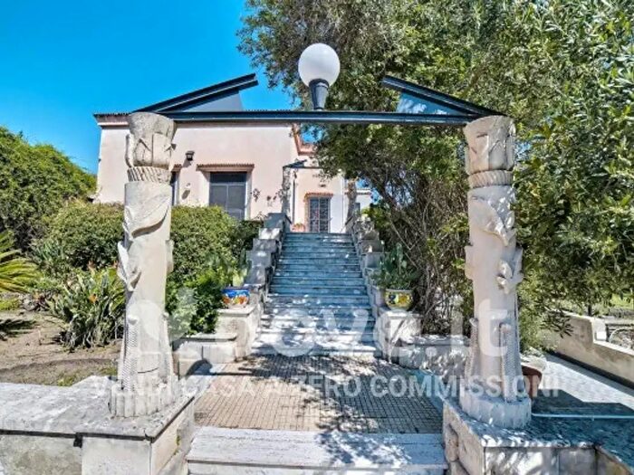 Casa con 6 locali in vendita in Via Ingegnere, Catania